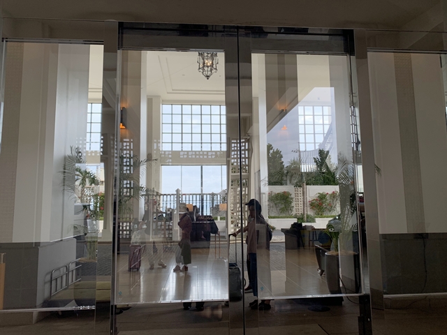 エントランス外観1