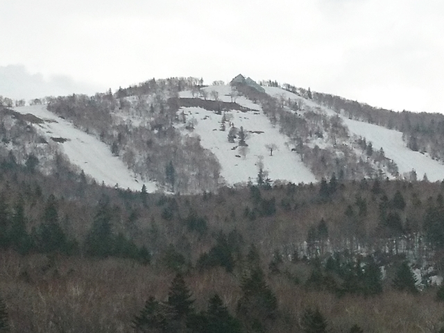 遠くにスキー場