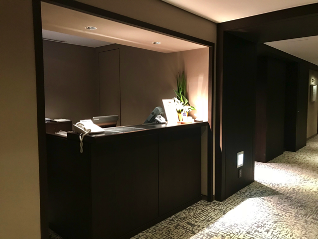 最上階レストランの受付