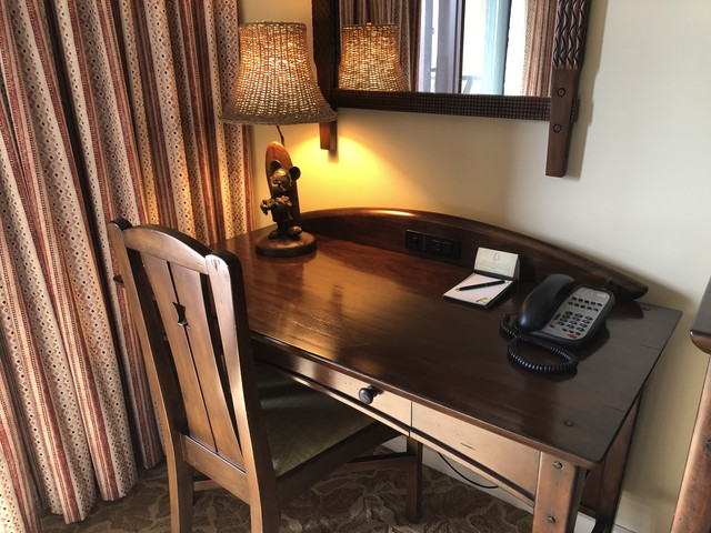 デスク ライトにミッキーが