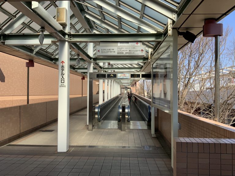 浜松駅から動く歩道が付いている