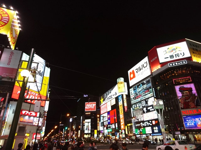 すすきの駅前周辺