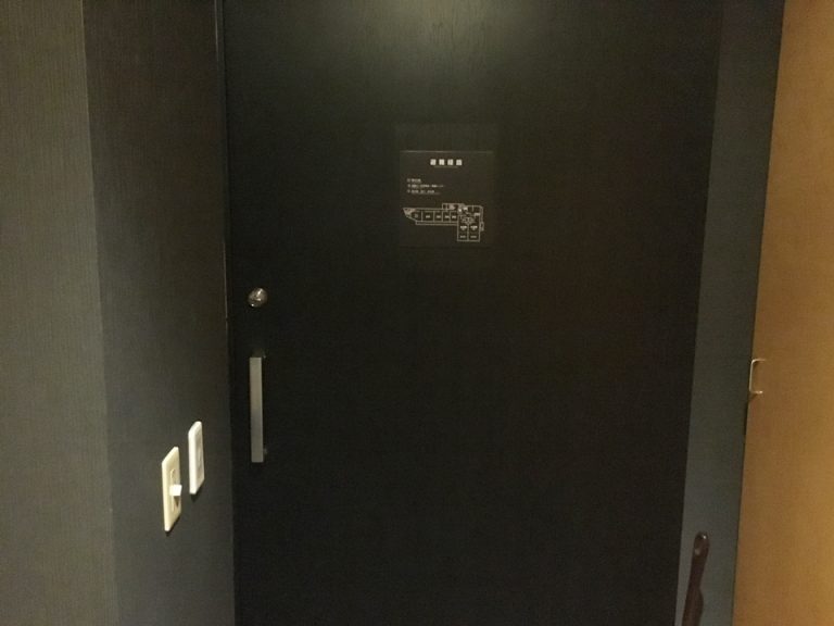 客室入口内観ドア