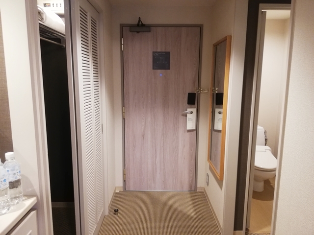 客室入口内観ドア