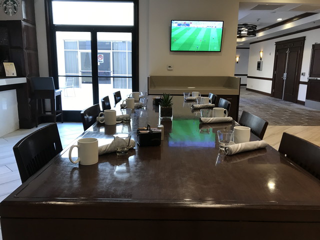 朝食テーブル一部