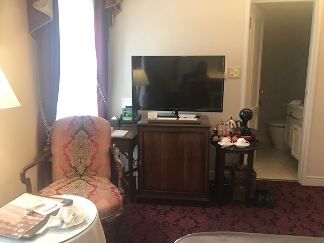 ベットから見たTV
