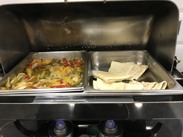 トルティーヤに野菜ソテー