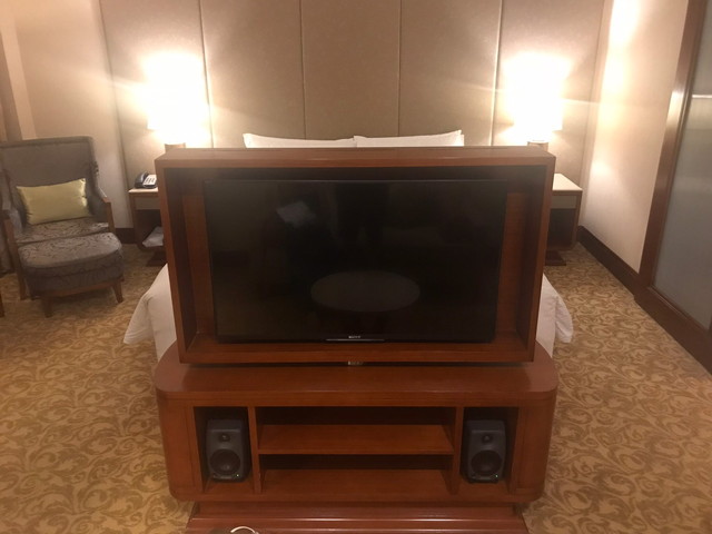 ソファー側から見た部屋