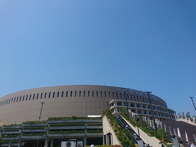 ヤフオクドーム。野球、イベントの日は混雑してます。