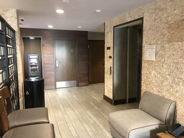 1階エレベーターホール