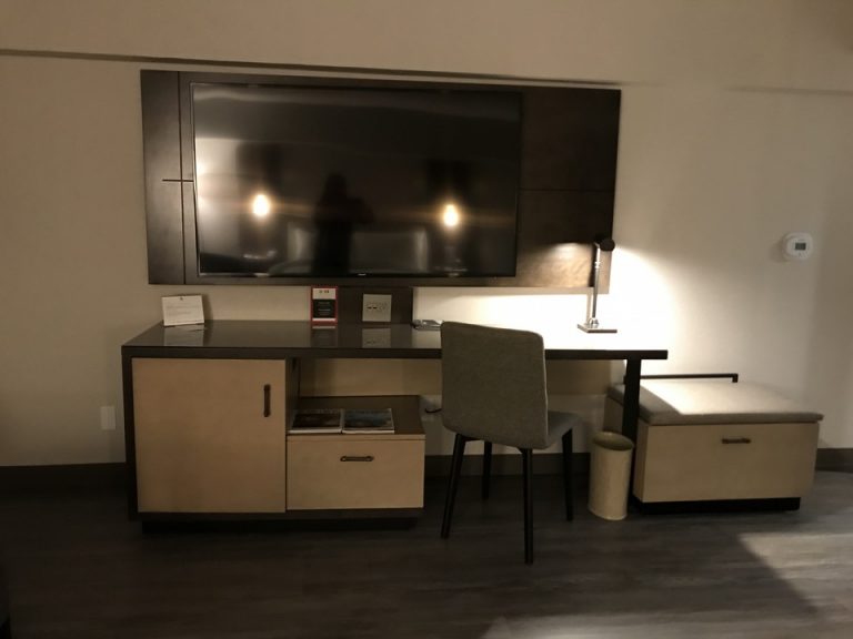 ベッドから見たTV