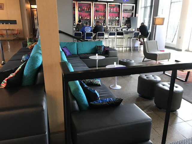 フロントロビー及びバー