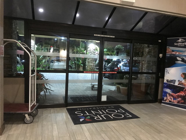 エントランス付近