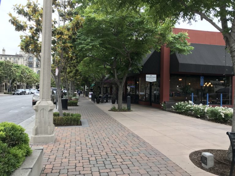 ダウンタウンのストリート