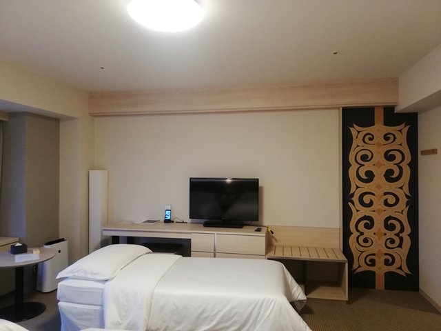 ベッド方向からTV