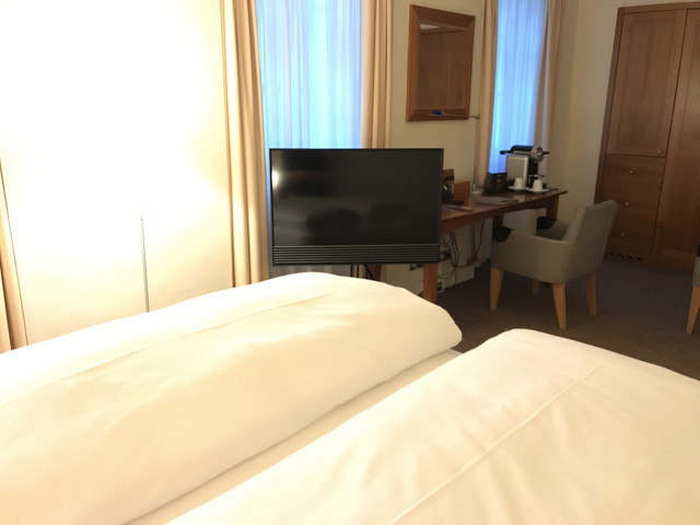 ベッド方面からTV2