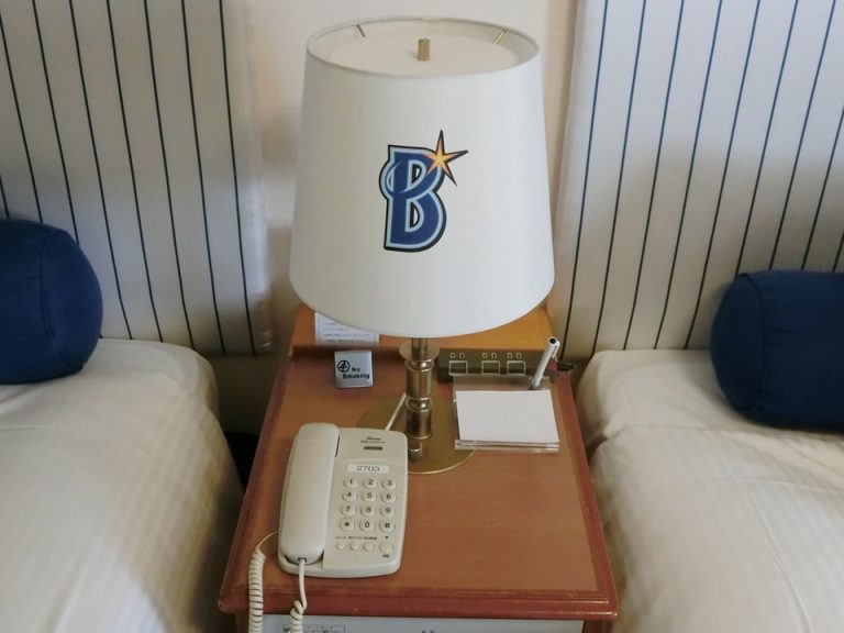 ベッド横ランプ