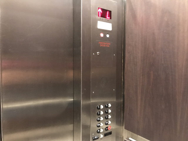 エレベーターボタン