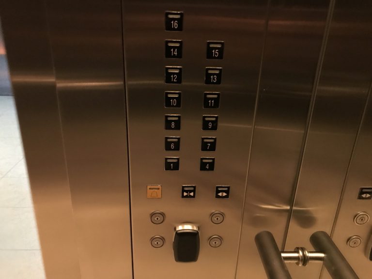 エレベーターボタン