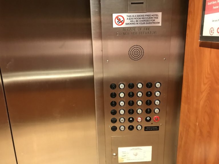 エレベーターボタン