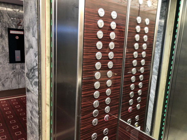 エレベーターボタン