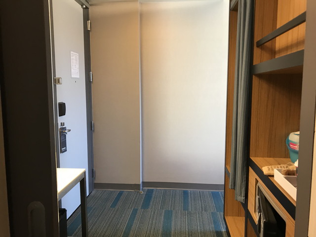 バスルーム内から外