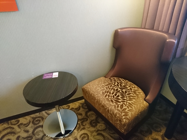 テーブルとイス