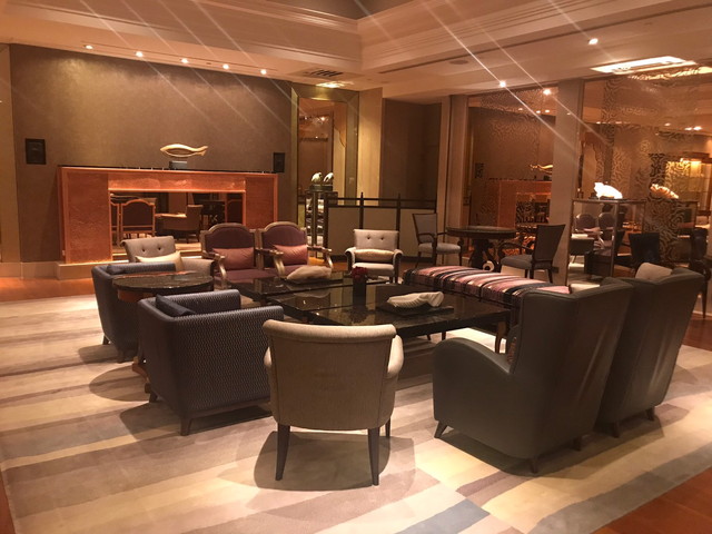 地下のミーティングラウンジ