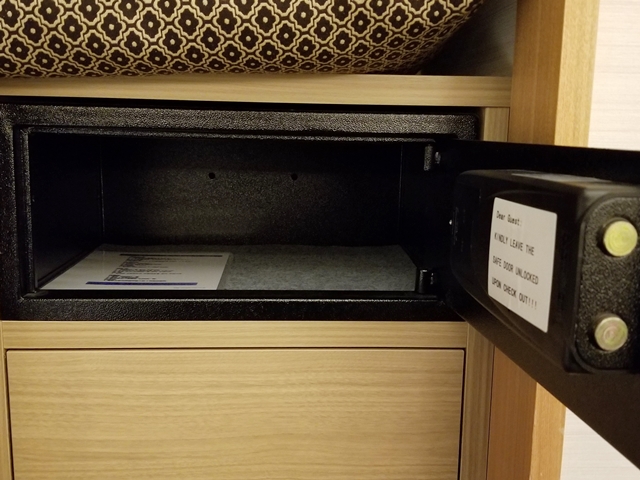 セーフティボックス(開けた状態) 2