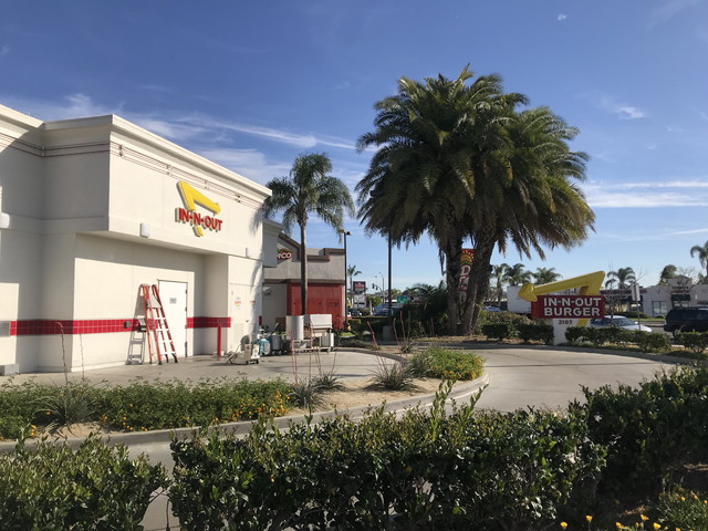 ホテルからすぐイン_アウトバーガー