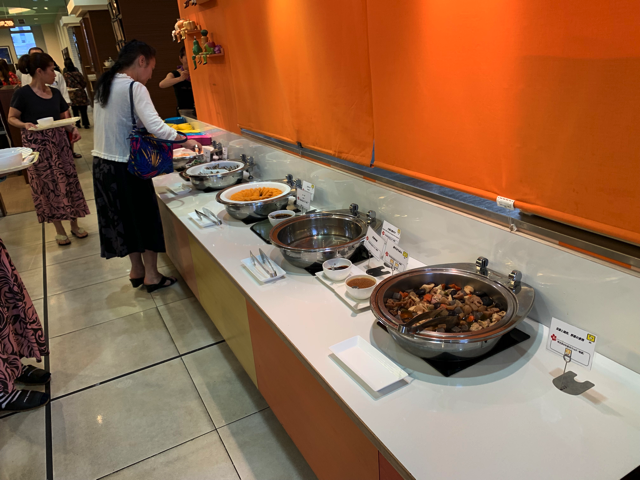 料理はなくなる前に入れ替えられて、常に豊富に揃っていました。