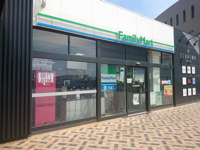 コンビニにはホテル内からも行けます。