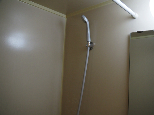 シャワー 洗面台の蛇口とシャワーは同じ蛇口です 切り替えて使用 copy