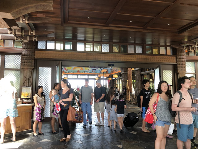 エントランスへの入り口