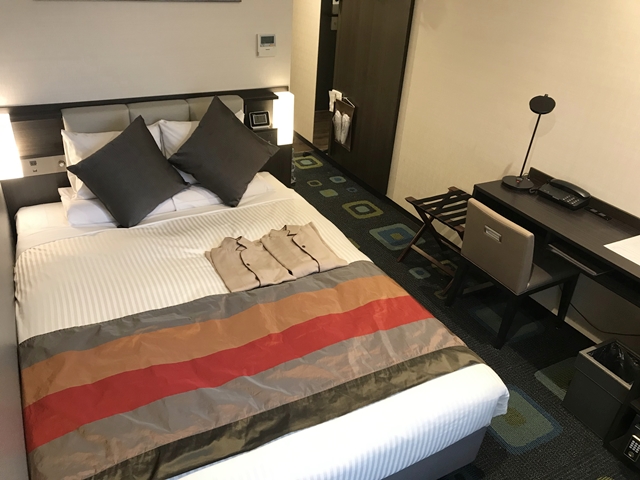 客室 ベッド 窓側から (1)