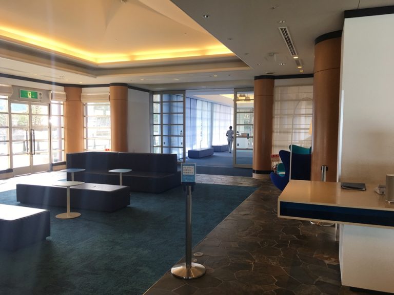 フロント前ソファスペース2