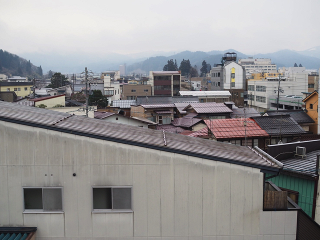 部屋からの眺望 バルコニーやテラスはありません 窓を開けるとこのような景色でした copy