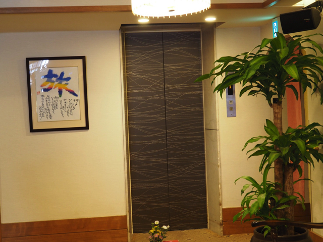 エレベーターホールフロント階 ロビーにエレベーターがあります copy