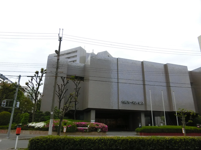 道を渡ったところからの外観 copy