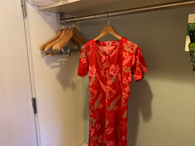 部屋着は浴衣ではなく女性はムームーです。