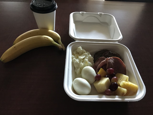 旦那に下から朝食をテイクアウト