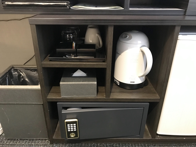 テレビの下にあるカフェコーナー