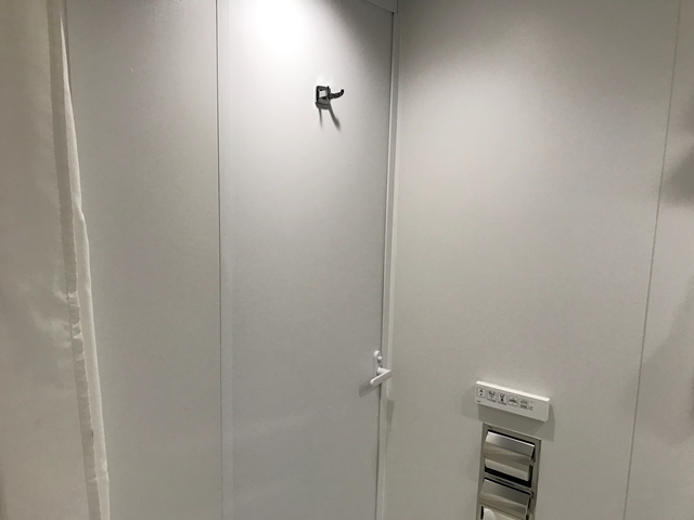 バスルーム内のドア