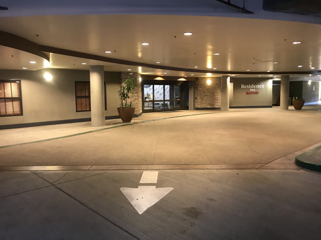 車からはこちらがメインエントランス