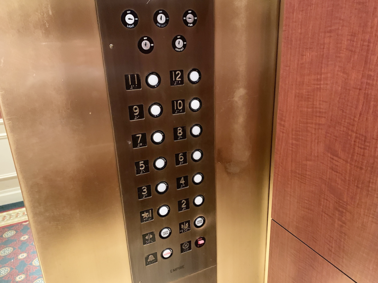 エレベーター階数ボタン