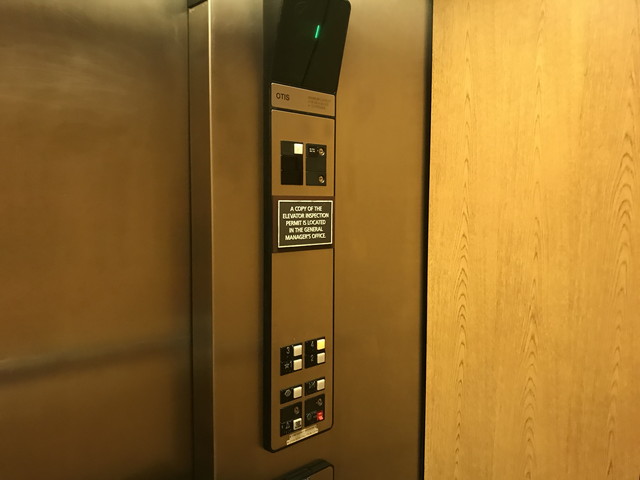 エレベーター階数ボタン