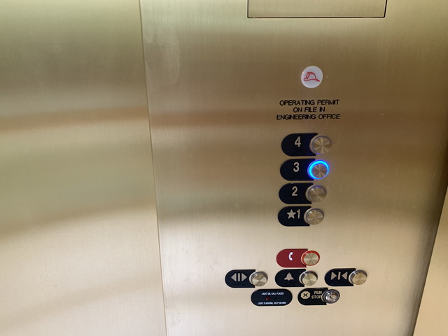 エレベーター階数ボタン