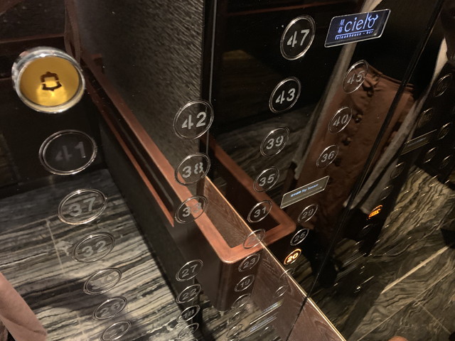 エレベーター階数ボタン