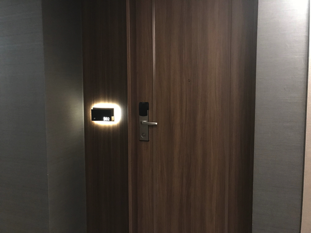 客室扉外観
