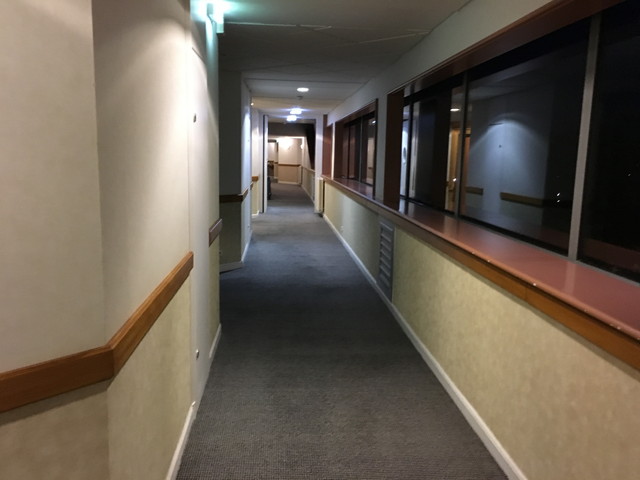 部屋の前の廊下